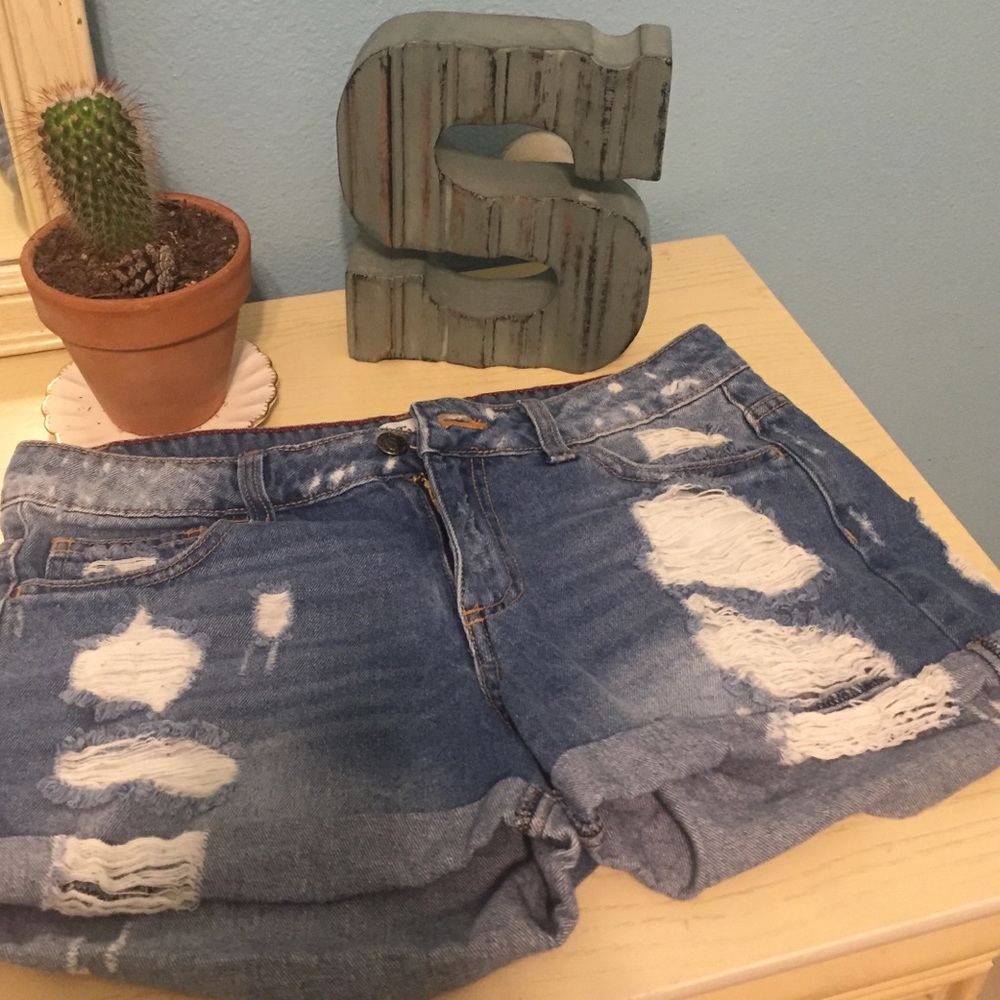 Cello distressed shorts!